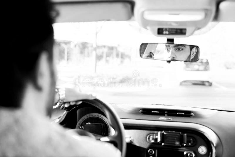 Chirurgul Plastician și Oglinda&nbsp;Retrovizoare