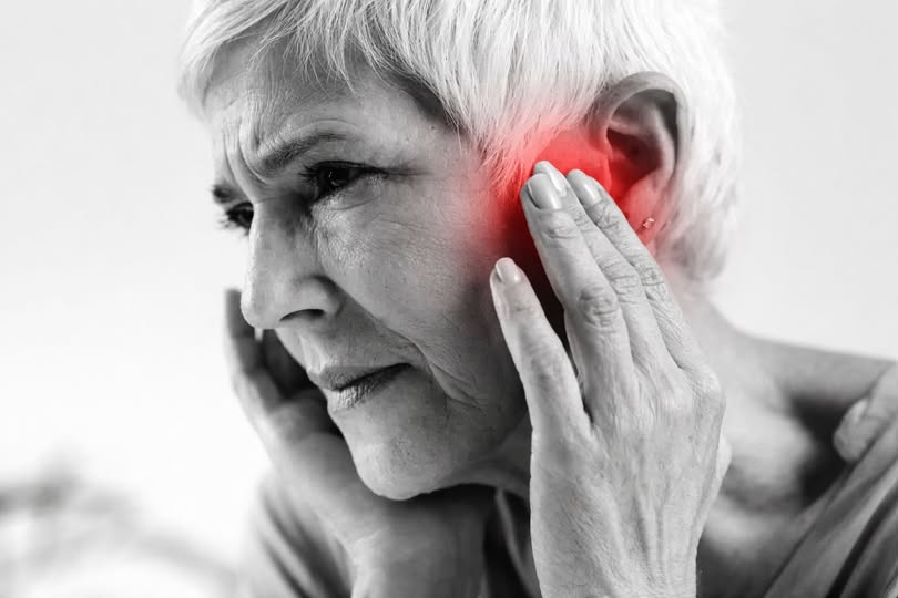 Bunica și țiuitul care nu&nbsp;tace